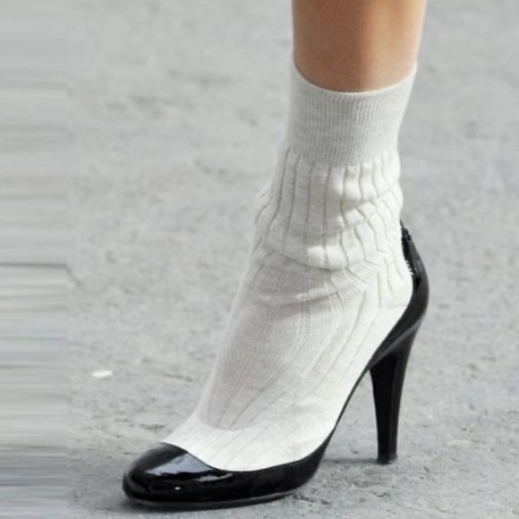 100% Authentic Chanel Black Patent Leather and Knit Fabric Sock Pumps 36 - Picture 4 of 11